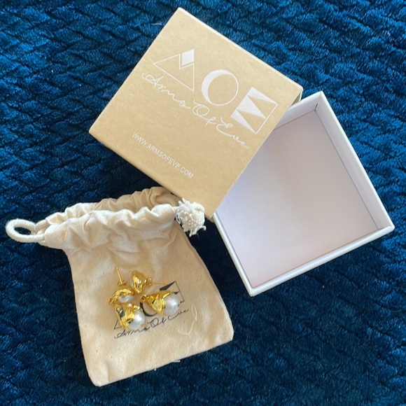 πHPπ Arms of Eve Gold Plated Baroque Pearl Earrings - Picture 8 of 9